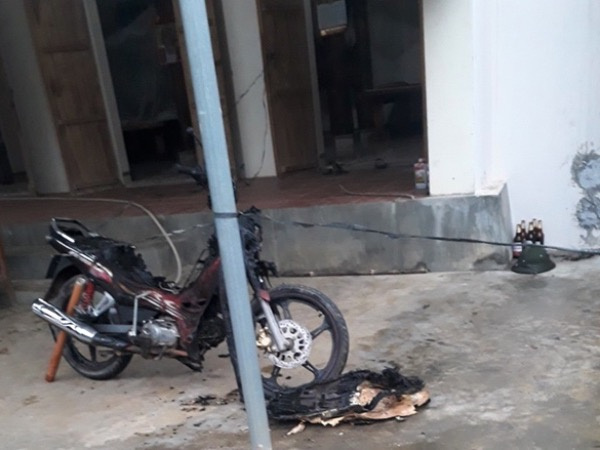 Bị bố chồng nói xấu, con dâu đổ thuốc diệt cỏ xuống giếng, tẩm xăng đốt nhà