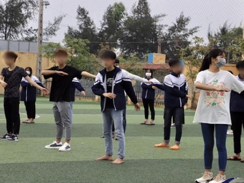 Một trường THPT phải tạm dừng dạy khối 12 vì lơ là phòng chống dịch