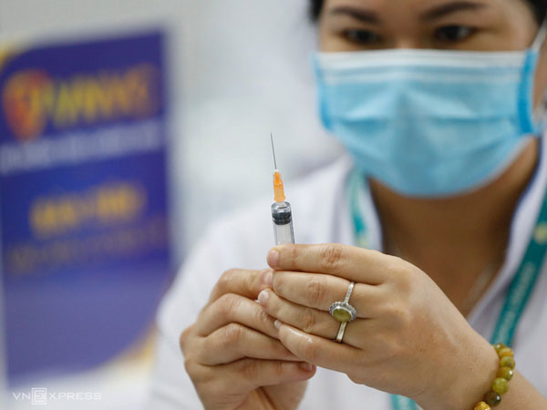 5 người bị phản ứng phụ sau tiêm vaccine Covid-19