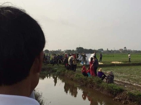Thái Bình: Phát hiện 2 thi thể chìm dưới đáy mương