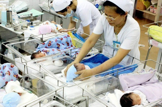 Không phải tất cả người dân sinh 2 con một bề đều được miễn, giảm học phí