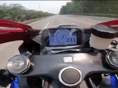 Đã xác minh được tài xế cố tình che biển số phóng gần 300km/h trên Đại lộ Thăng Long