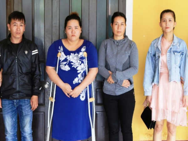 Khởi tố thêm 2 đối tượng vụ cô gái bị lột đồ, đánh ghen dã man như thời trung cổ