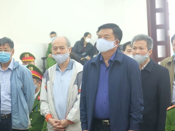 'Cáo trạng chứ không phải bản nhạc mà chỗ nào cũng la, thăng'