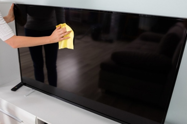 Mẹo làm sạch màn hình TV đơn giản và an toàn, mà vẫn giữ cho hình ảnh luôn rõ nét