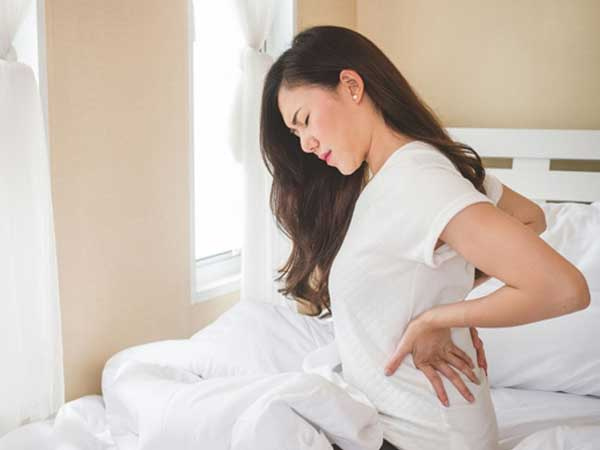 Các dấu hiệu đi kèm cơn đau lưng cảnh báo bệnh nguy hiểm
