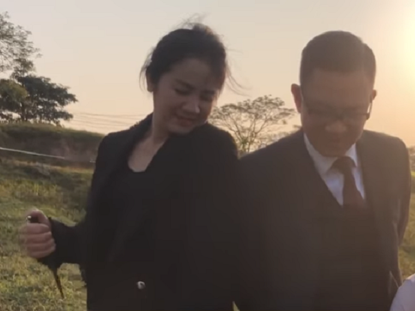 Hướng dương ngược nắng: Lộ cảnh Bạch Cúc rút dao đâm Minh điên cuồng bên cạnh thi thể Châu - Phúc