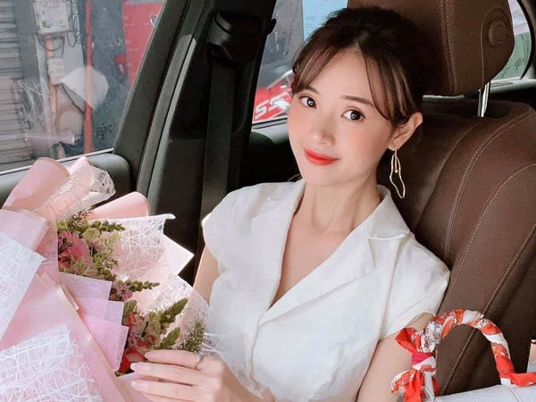 Midu khoe sương sương số tài khoản đẹp như mơ khiến dàn sao Vbiz trầm trồ không ngớt