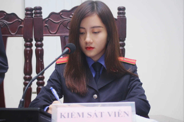 Nữ sinh 9x ngồi ghế Kiểm sát viên gây thương nhớ vì nhan sắc xinh đẹp, soi ra thành tích càng đáng nể hơn nữa
