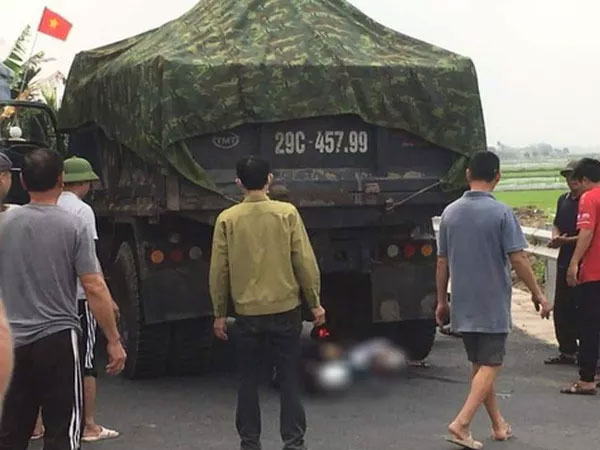 Đưa học sinh đi đo kính mắt gặp tai nạn, cô giáo bị thương, học trò tử vong
