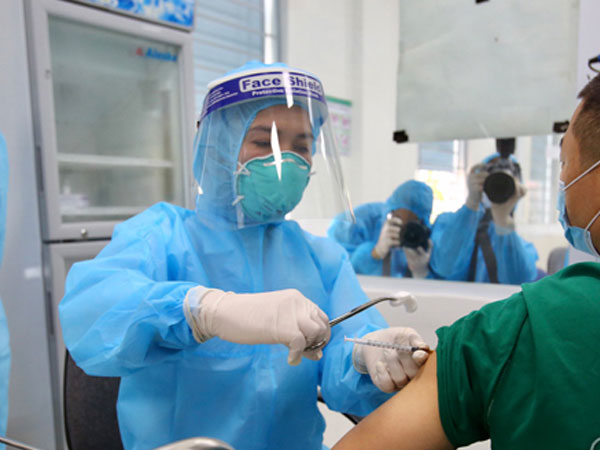 Việt Nam chưa ghi nhận hiện tượng đông máu, vẫn tiếp tục tiêm vắc xin AstraZeneca