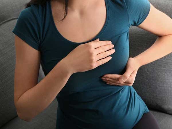 Một người mắc bệnh ung thư sẽ thấy 2 dấu vết kỳ lạ ở ngực, càng khám sớm thì cơ hội điều trị, sống sót càng cao