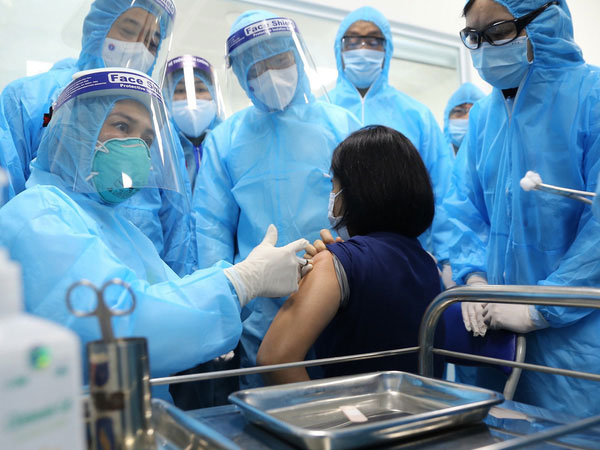 4 trường hợp phản vệ độ 2 sau tiêm vắc-xin Covid-19