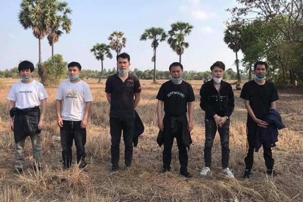 Campuchia bắt giữ 6 người Trung Quốc 'đi lang thang' trong lúc dịch Covid-19 bùng phát mạnh