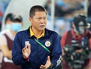 HLV Hà Nội FC chê học trò vẫn phung phí nhiều cơ hội