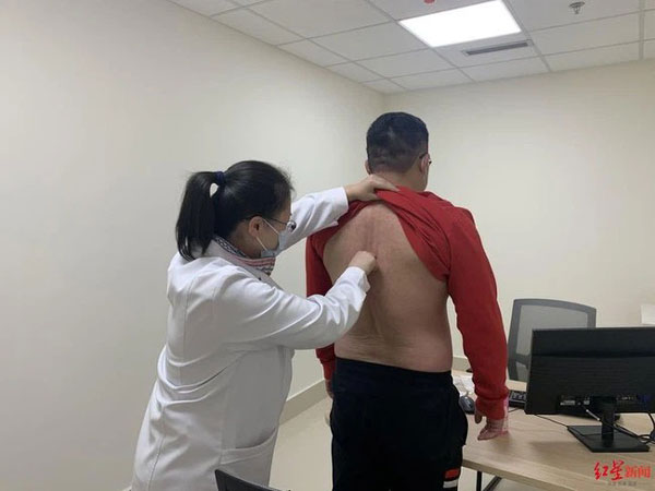 Chàng thanh niên 30 tuổi phải vào viện cấp cứu, bác sĩ cảnh báo một kiểu ngồi rất nguy hiểm