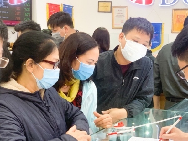 Giá vàng hôm nay 13/3: Bất ngờ đảo chiều giảm