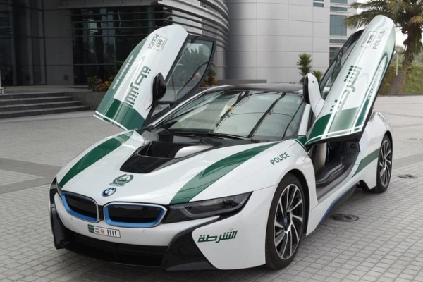 Dàn siêu xe tuần tra của cảnh sát Dubai: Toàn những cái tên đắt đỏ, tốc độ đạt đỉnh cao, mục đích là để thân thiện với người dân