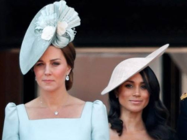 'Kate khóc vì Meghan ném bó hoa xin lỗi vào thùng rác'