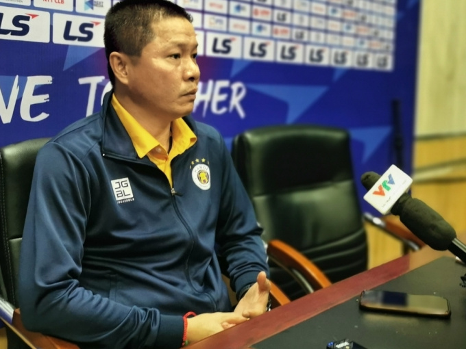 Hà Nội FC báo tin buồn về chấn thương của Quang Hải