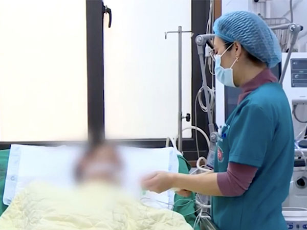 Chồng bị đột quỵ vì được vợ lén cho ăn thêm cơm