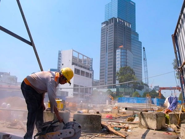 Video TPHCM: Dân ngóng từng ngày chờ ‘xóa sổ’ rào chắn tuyến metro số 1