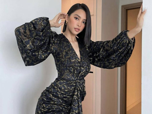 Hoa hậu Tiểu Vy diện váy ngắn cũn nhưng cách pose dáng tinh tế mới là đáng khen