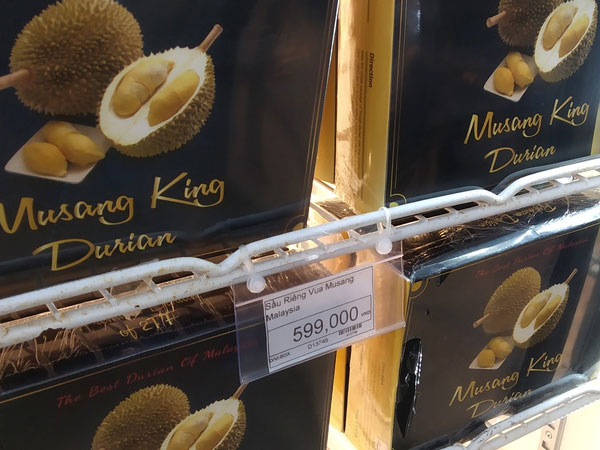 Sầu riêng trong nước khan hiếm, người Việt ăn sầu riêng ngoại cả triệu đồng/kg