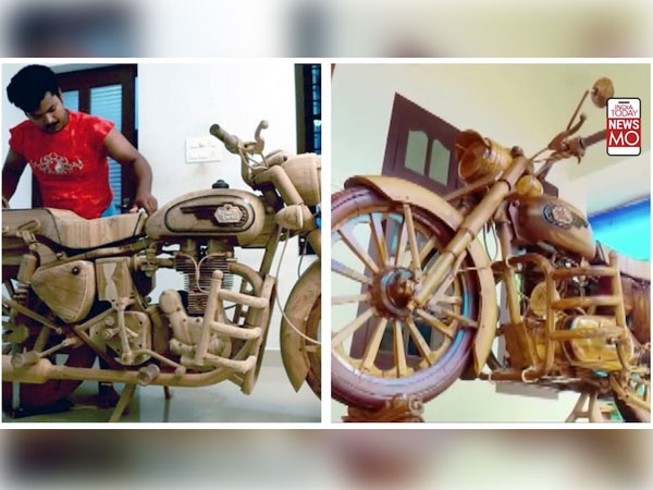 Thợ điện chế mô tô Royal Enfield Bullet bằng gỗ như thật