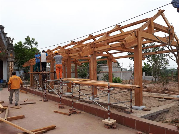 Người đàn ông bị cột gỗ đè tử vong khi đi dựng nhà giúp hàng xóm