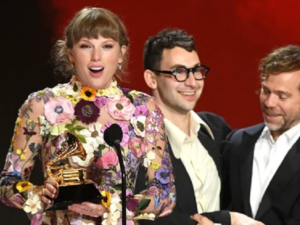 Grammy 2021: Taylor Swift suýt trắng tay nhưng vẫn lập kỷ lục, BTS trượt giải đáng tiếc