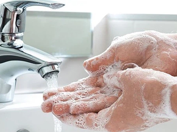 Rửa tay bằng nước nóng có sạch hơn nước lạnh? 5 điều về rửa tay ai cũng cần biết để tránh gây hại sức khỏe