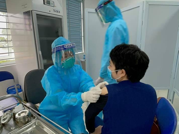 Việt Nam ghi nhận người đầu tiên sốc phản vệ độ 3 sau tiêm vaccine Covid-19, đã được xử trí kịp thời