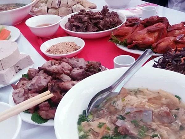 Đi ăn cỗ cưới, gần 100 người ở Lai Châu ngộ độc