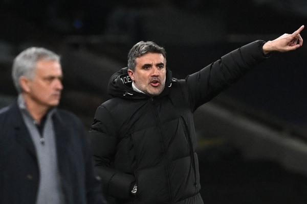 HLV vừa đối đầu Mourinho lãnh án tù, Tottenham sáng cửa đi tiếp ở Europa League
