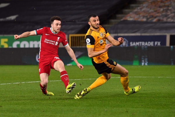 Jota ghi bàn vào lưới đội bóng cũ, Liverpool tạm thoát khủng hoảng