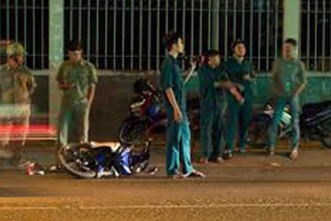 Sợ gặp CSGT, thanh niên bỏ chạy tông chết cháu bé 4 tuổi
