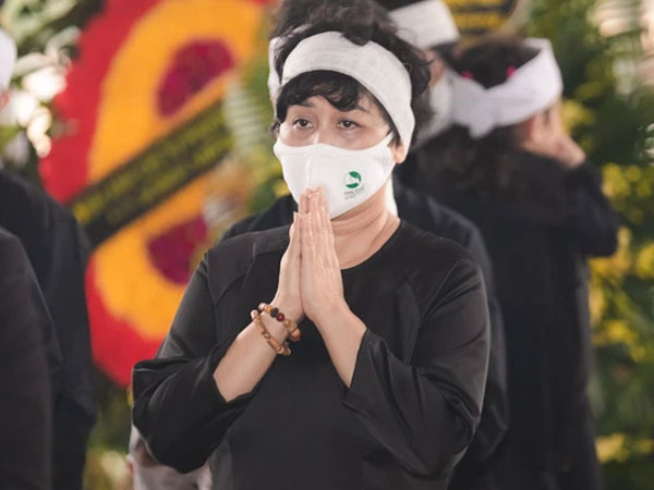 Xuân Bắc - Thảo Vân đau xót, NSND Minh Hằng thất thần tiễn đưa chồng về cõi vĩnh hằng