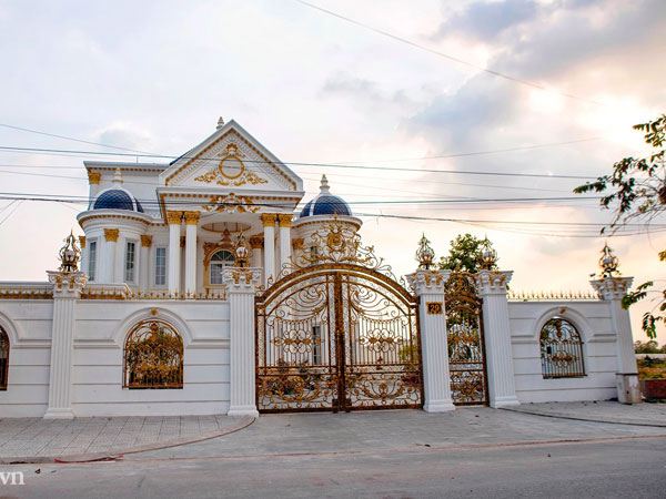 'Làng đại gia' được bảo vệ chặt nhất Cần Thơ, toàn biệt phủ phong cách 'không có gì ngoài đất', cổng trước đậu ô tô, cổng sau đậu vài du thuyền vẫn còn rộng