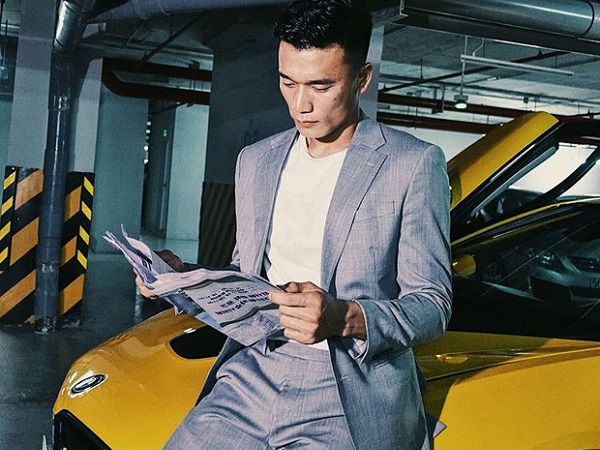Bùi Tiến Dũng bước xuống từ siêu xe 8 tỷ, khí chất tổng tài như phim ngôn tình