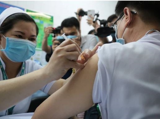 TP.HCM: 3 người sốc phản vệ độ 2 sau khi tiêm vaccine Covid-19