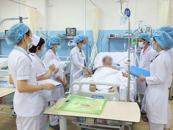 Uống cả lít bia một ngày, người đàn ông viêm tụy hoại tử suýt chết