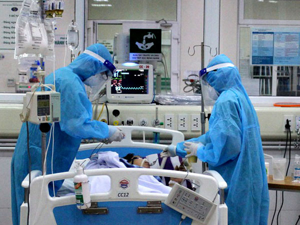 Hai bệnh nhân Covid-19 rất nặng ở Hà Nội và Đà Nẵng