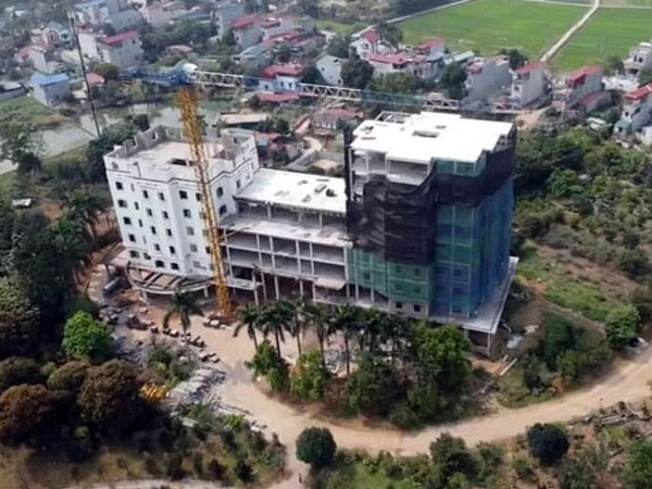 Cận cảnh công trình cao 9 tầng 'mọc' trên đất trồng cây ở Sơn Tây