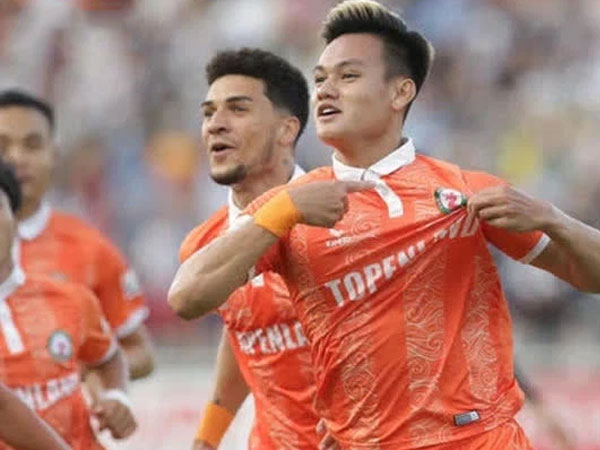 Trò cưng thầy Park lập siêu phẩm, tân binh V.League bất ngờ quật ngã đội đầu bảng