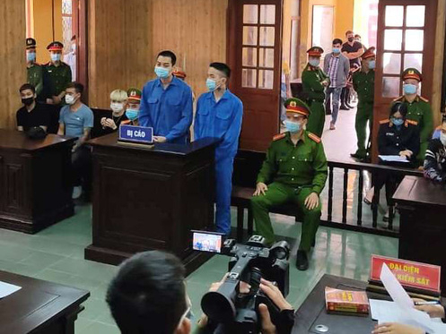 Hai đối tượng nã đạn vào xe 'thánh chửi' Dương Minh Tuyền lĩnh 69 tháng tù
