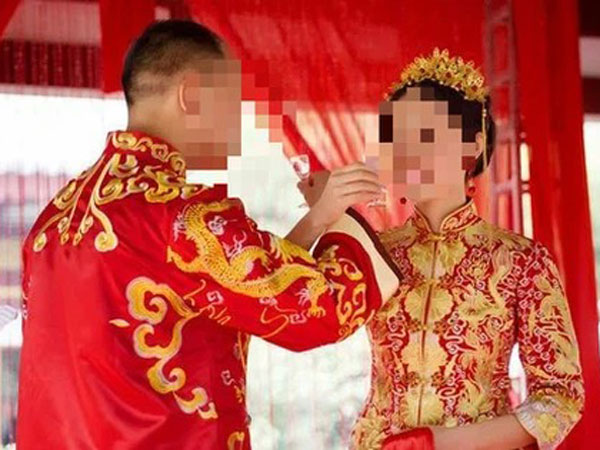 Tiêu chuẩn kén chồng cho con gái của đại gia: Trợ cấp cho con rể 71 triệu đồng/tháng, tặng nhà và siêu xe nhưng lại khiến nhiều người hoài nghi