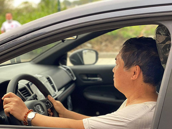 Người già có nên tự lái xe ra đường?
