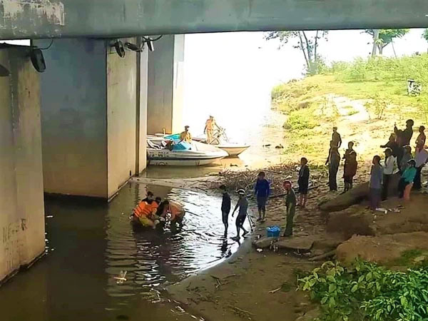 Nam thanh niên bất ngờ gieo mình từ xuống sông Hương tự tử