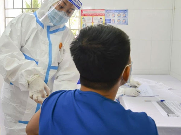 3 trường hợp ở Điện Biên phản ứng phụ sau tiêm phòng Vaccine AstraZeneca